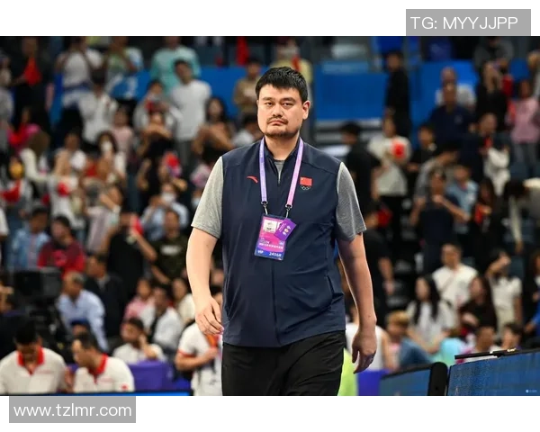 姚明在奥运赛场的扣篮瞬间展现中国篮球的力量与魅力